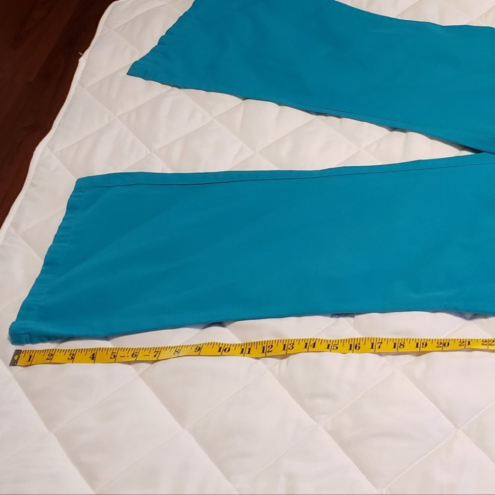 ⭐️3 for $12⭐️
Dickies Teal Scrub Pants - Picture 6 of 9